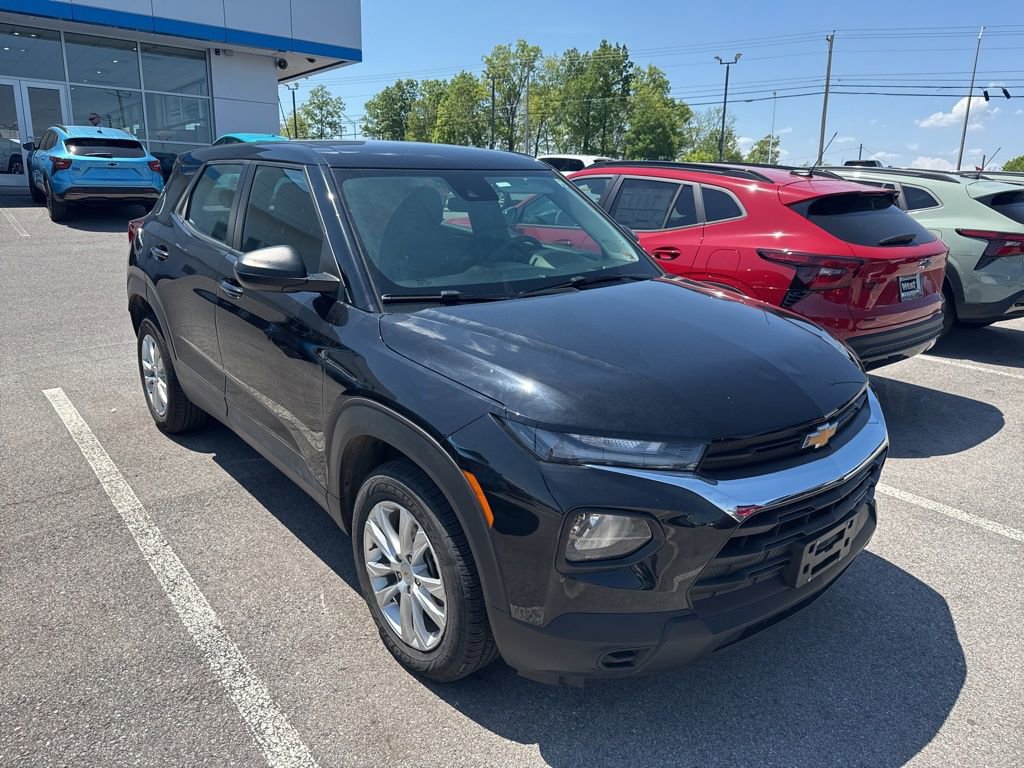 Used 2023 Chevrolet TrailBlazer LS AWD/4WD image 2