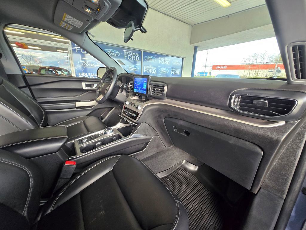 Used 2022 Ford Explorer XLT w/ Equipment Group 202A image 28