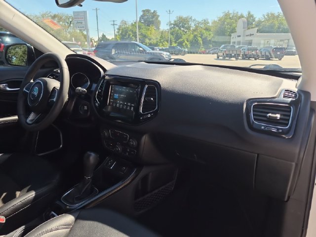 Used 2021 Jeep Compass Latitude FWD image 34