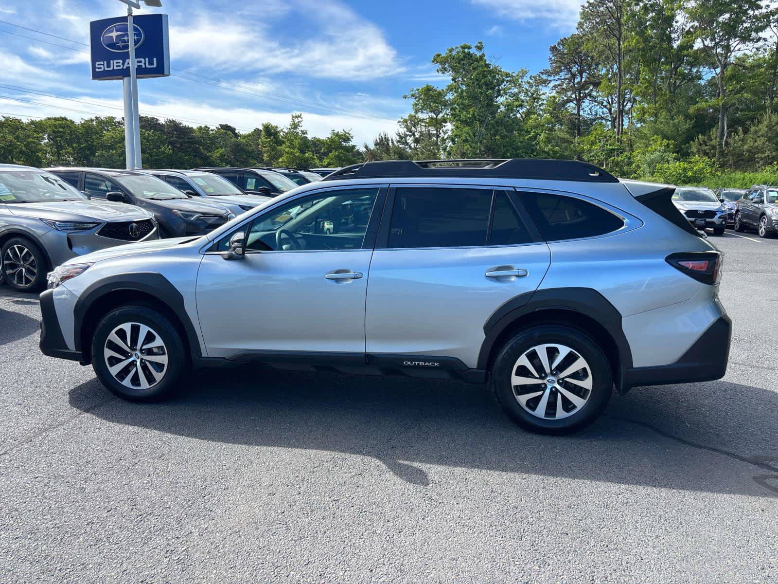 Used 2023 Subaru Outback Premium AWD/4WD image 6