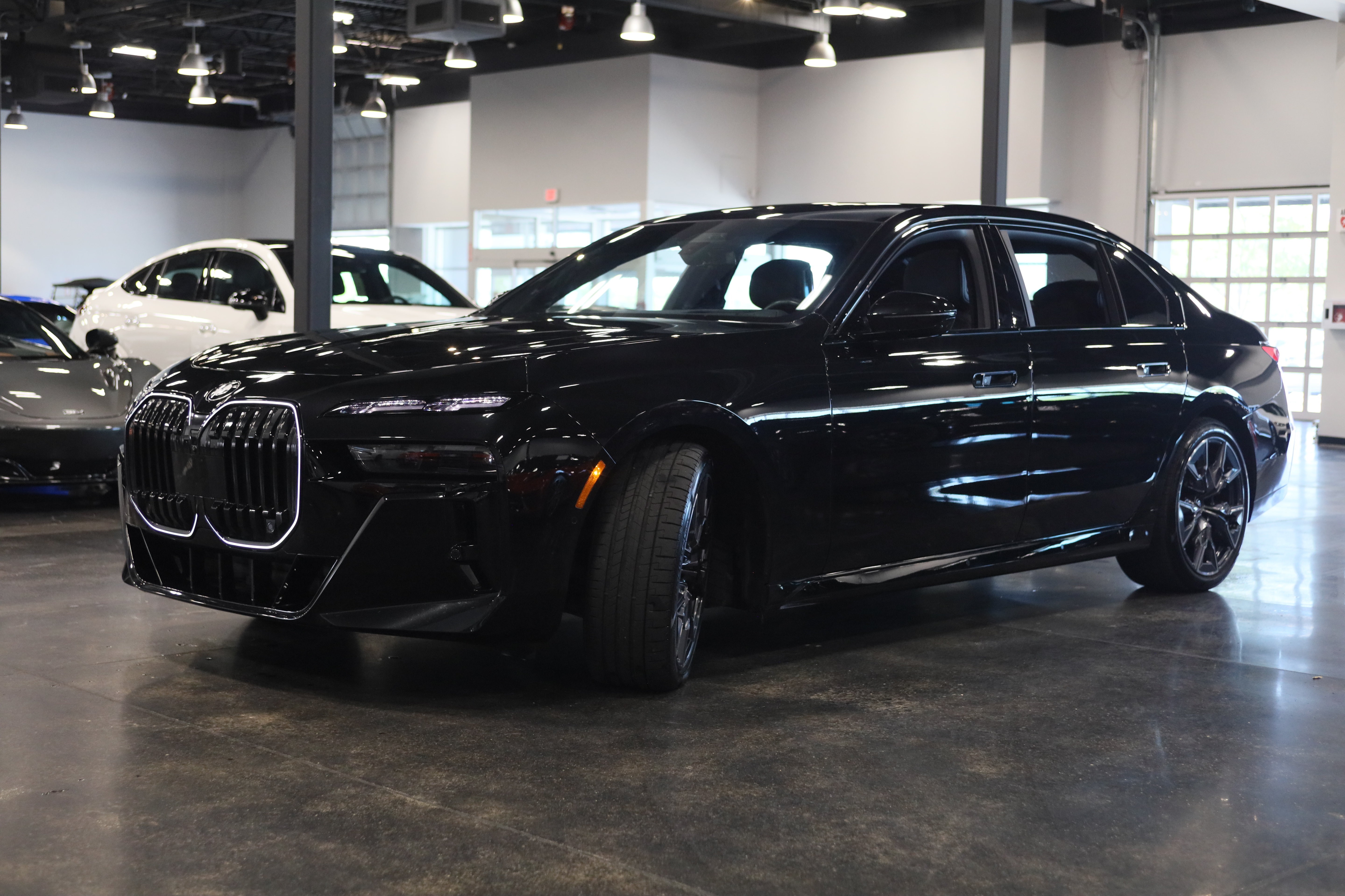Used 2024 BMW 760i xDrive w/ Executive Package AWD/4WD image 3