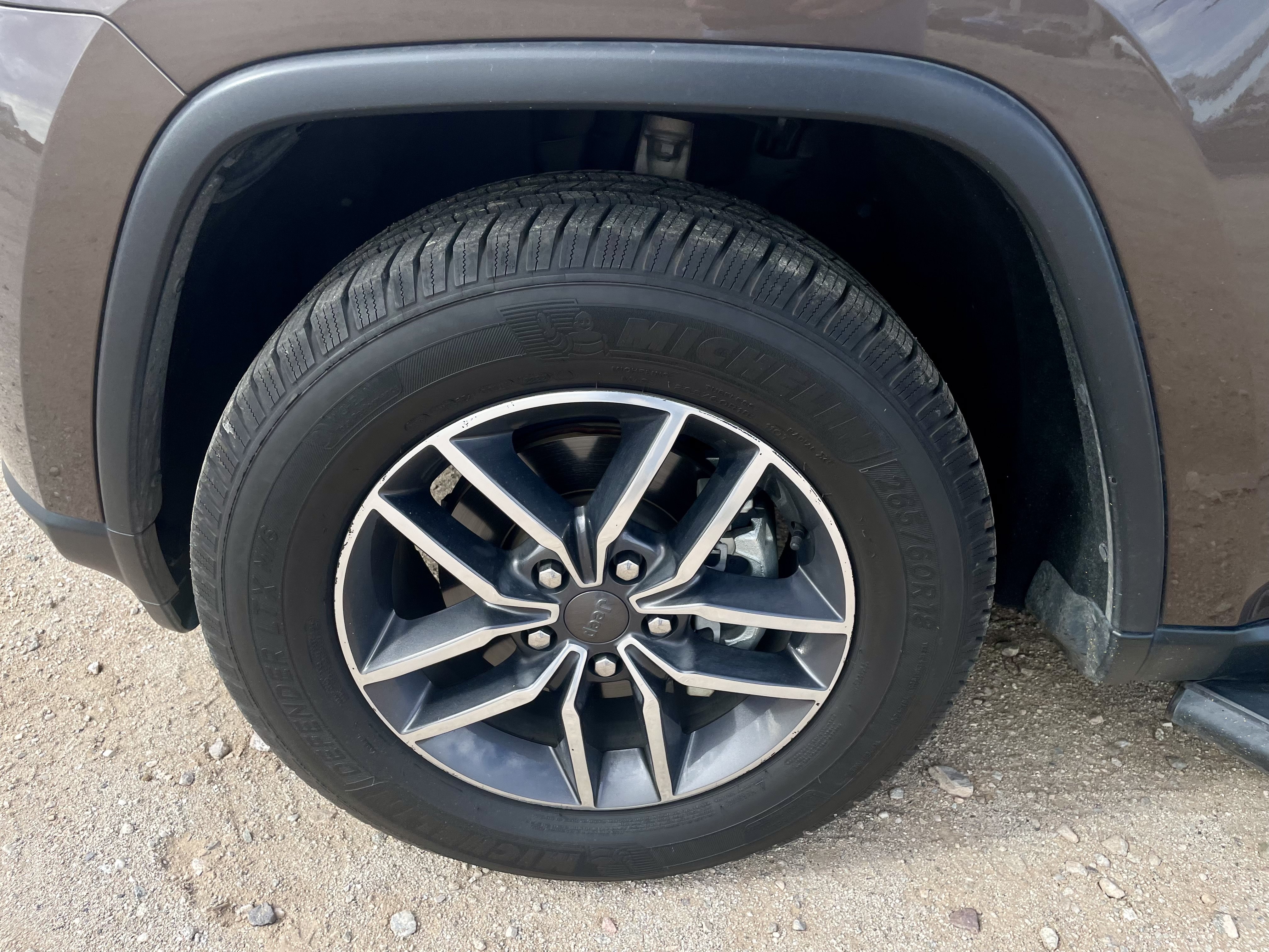 Used 2019 Jeep Grand Cherokee Limited AWD/4WD image 9