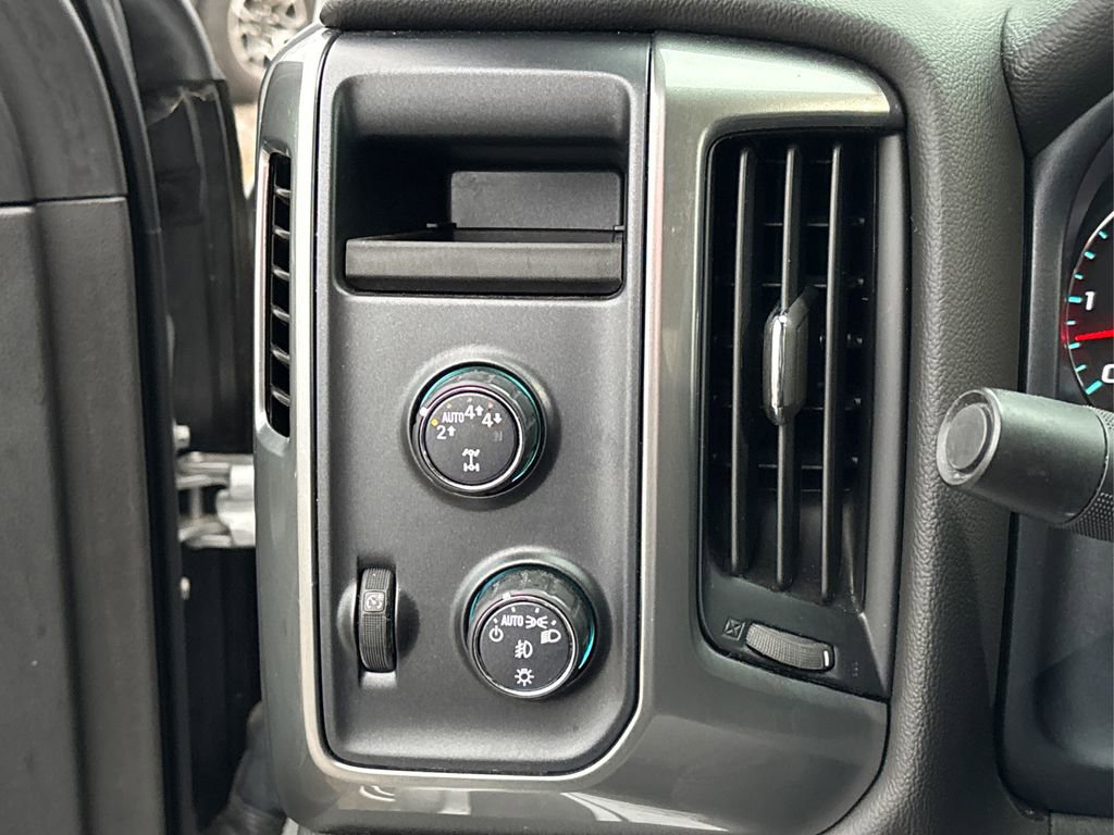 Used 2018 Chevrolet Silverado 1500 LT w/ All Star Edition image 32