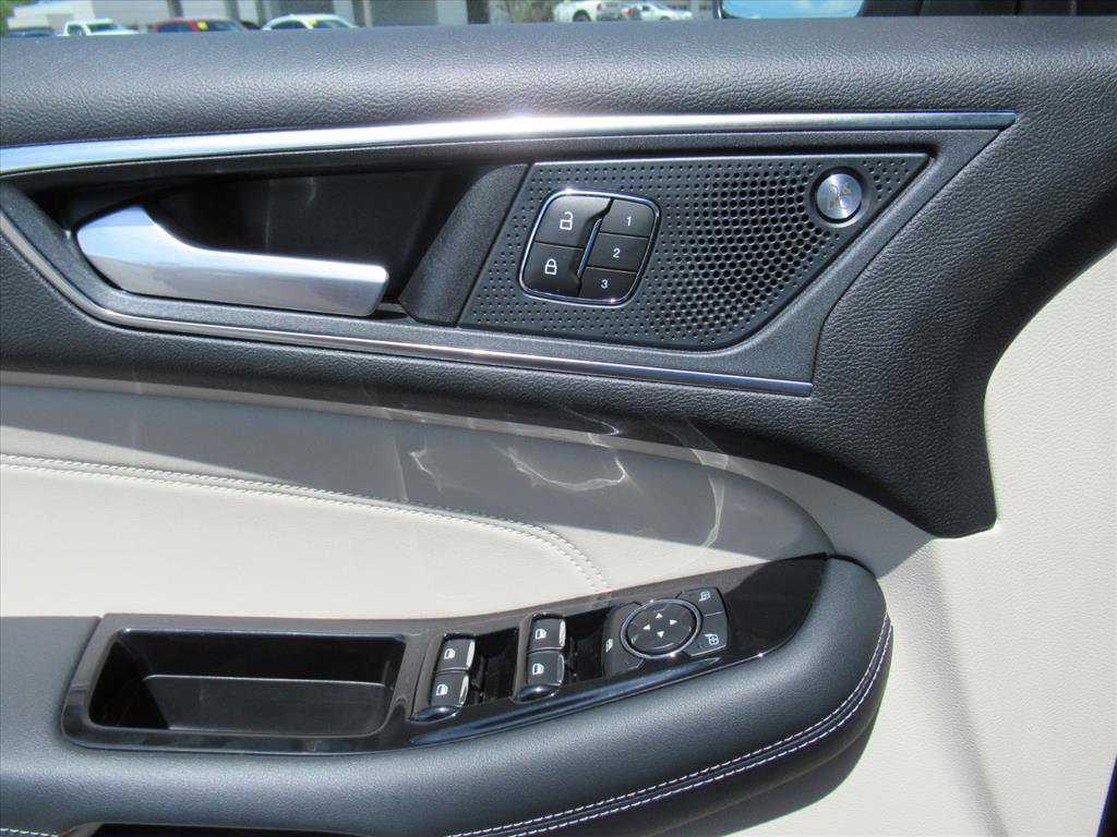 Used 2019 Ford Edge Titanium w/ Equipment Group 301A image 22