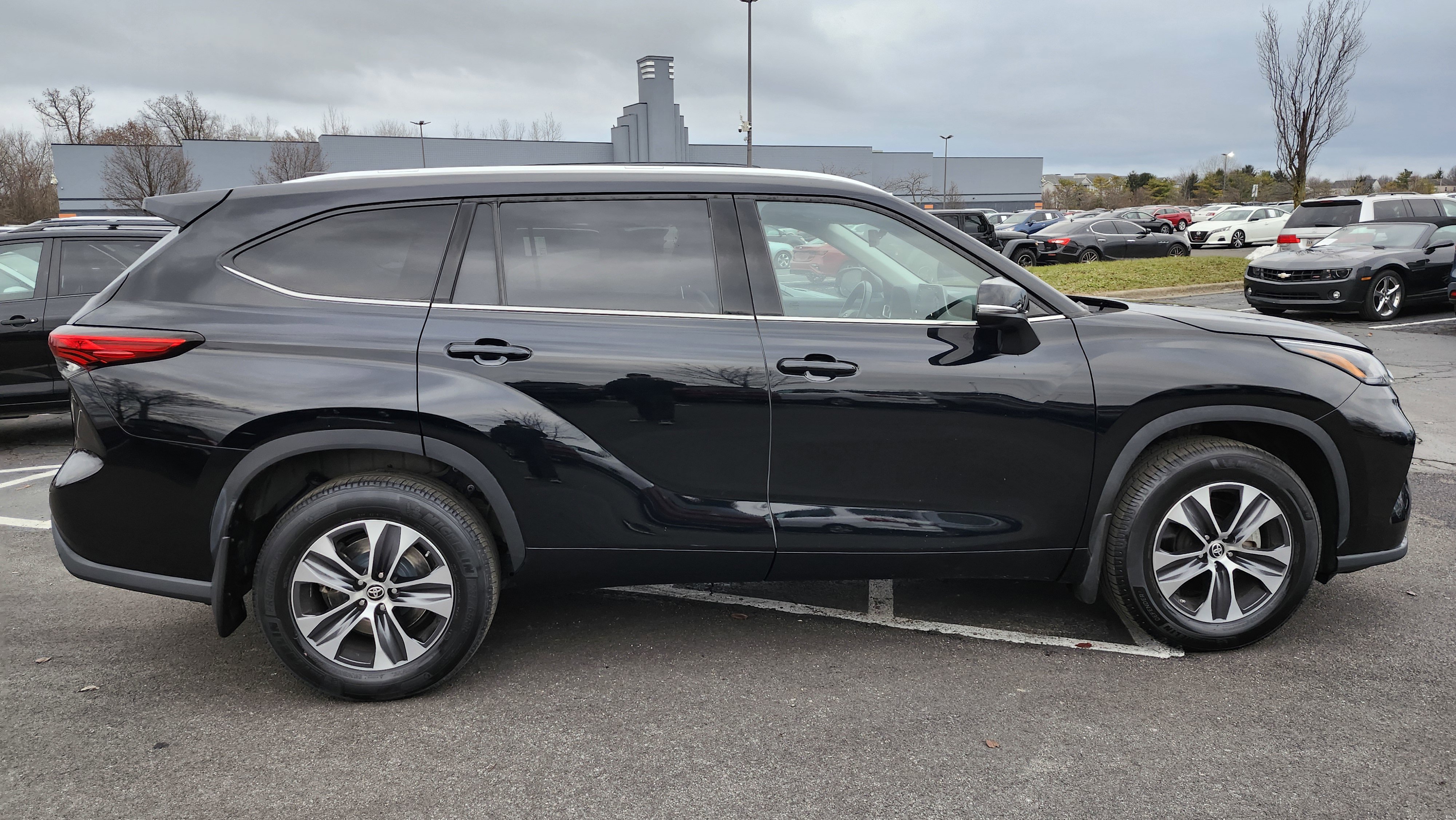 Used 2022 Toyota Highlander XLE image 21