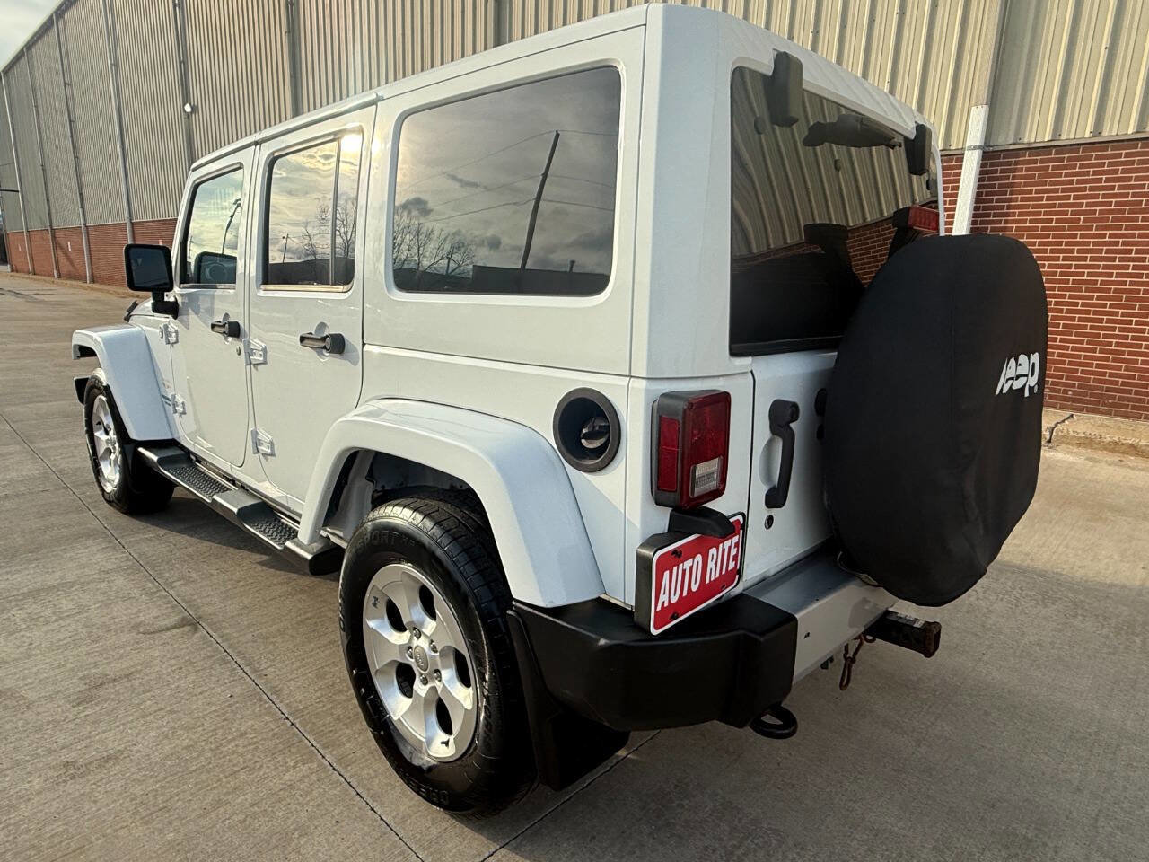 Used 2013 Jeep Wrangler Unlimited Sahara w/ Connectivity Group image 8