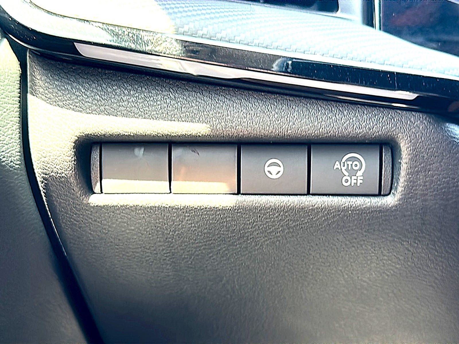 Certified 2025 Nissan Kicks SR FWD image 37