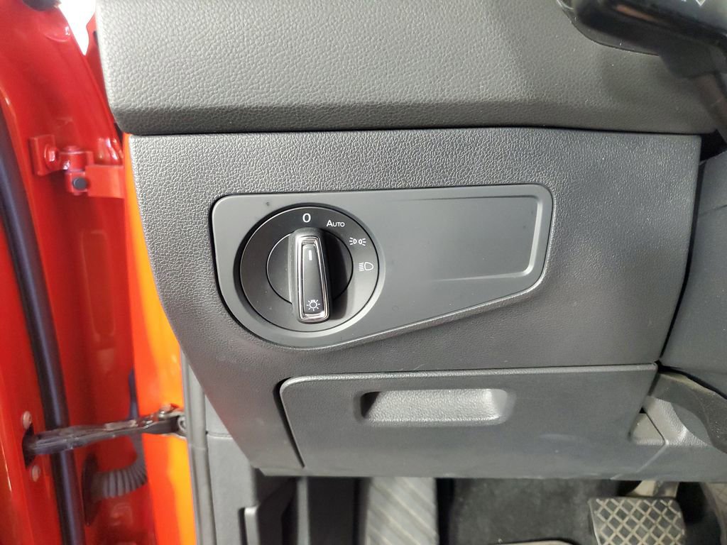 Used 2018 Volkswagen Tiguan SE FWD image 30