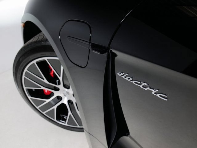 New 2026 Porsche Taycan 4S AWD/4WD image 11