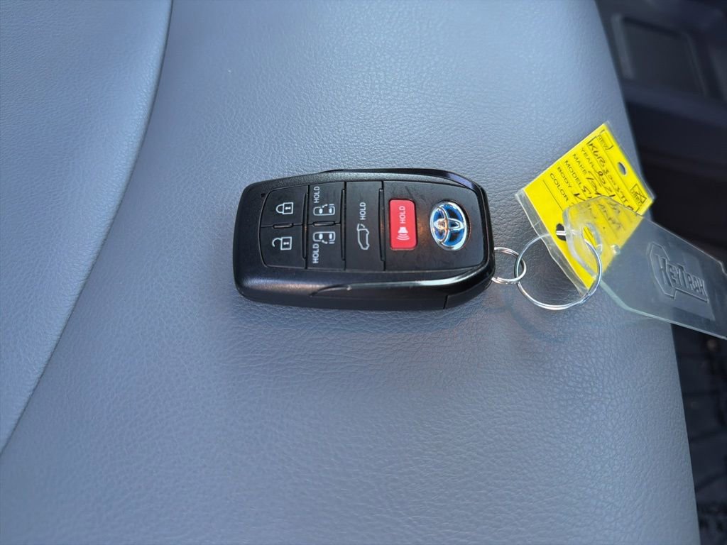 Used 2021 Toyota Sienna XLE image 25