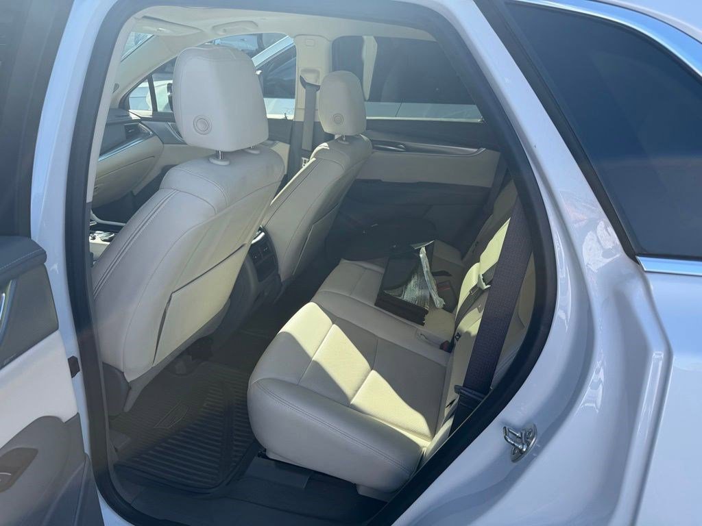 Used 2024 Cadillac XT5 Premium Luxury w/ Technology Package FWD image 7