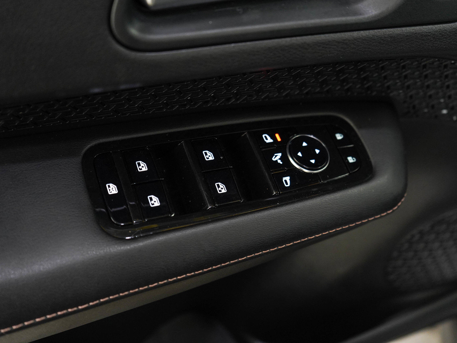 Used 2024 Nissan Ariya AWD image 19