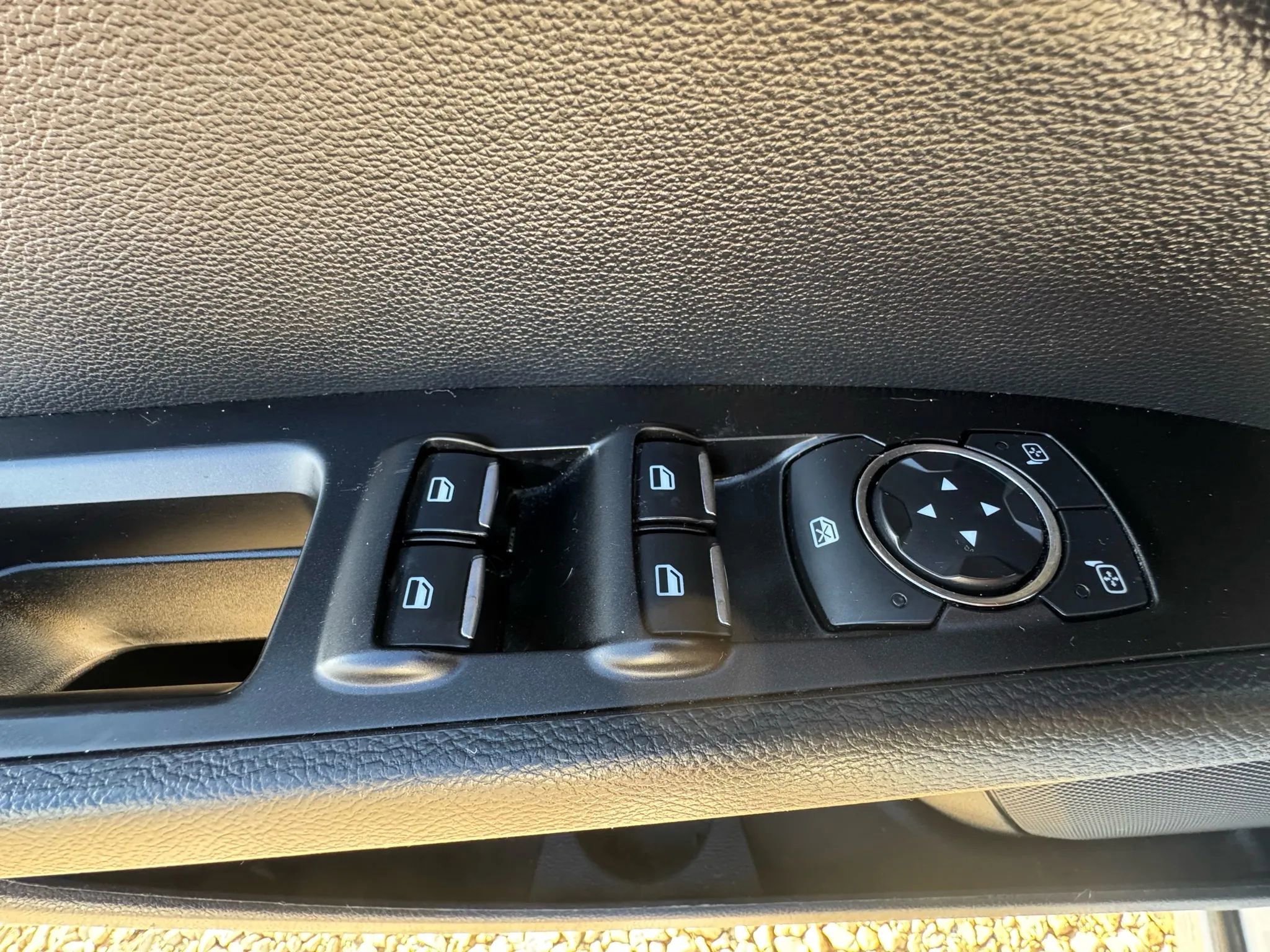 Used 2017 Ford Fusion SE w/ Fusion SE Technology Package image 18