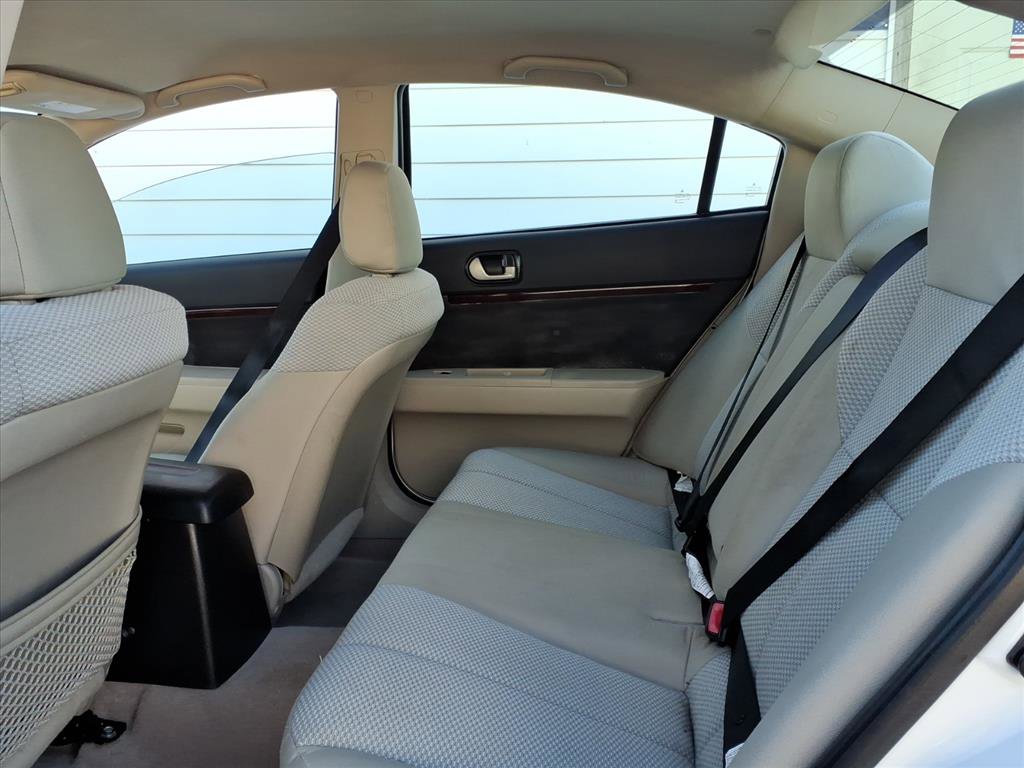 Used 2011 Mitsubishi Galant ES image 9