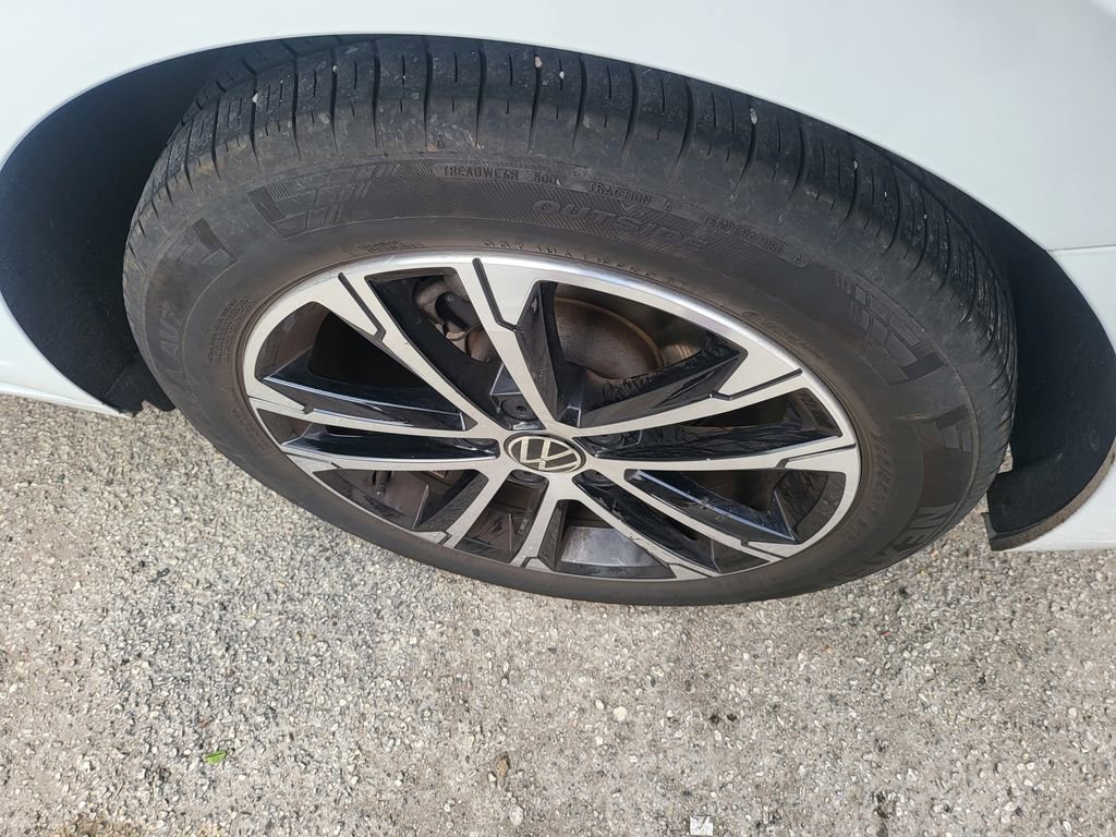 Used 2025 Volkswagen Jetta Sport image 12