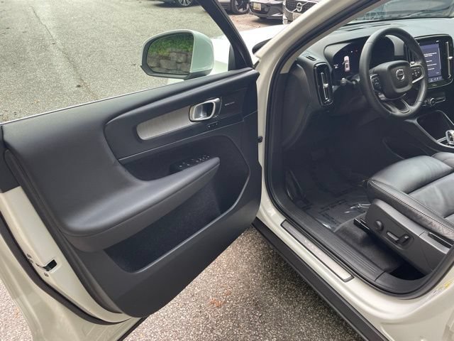 Certified 2024 Volvo XC40 B5 Plus w/ Protection Package Premier AWD/4WD image 11