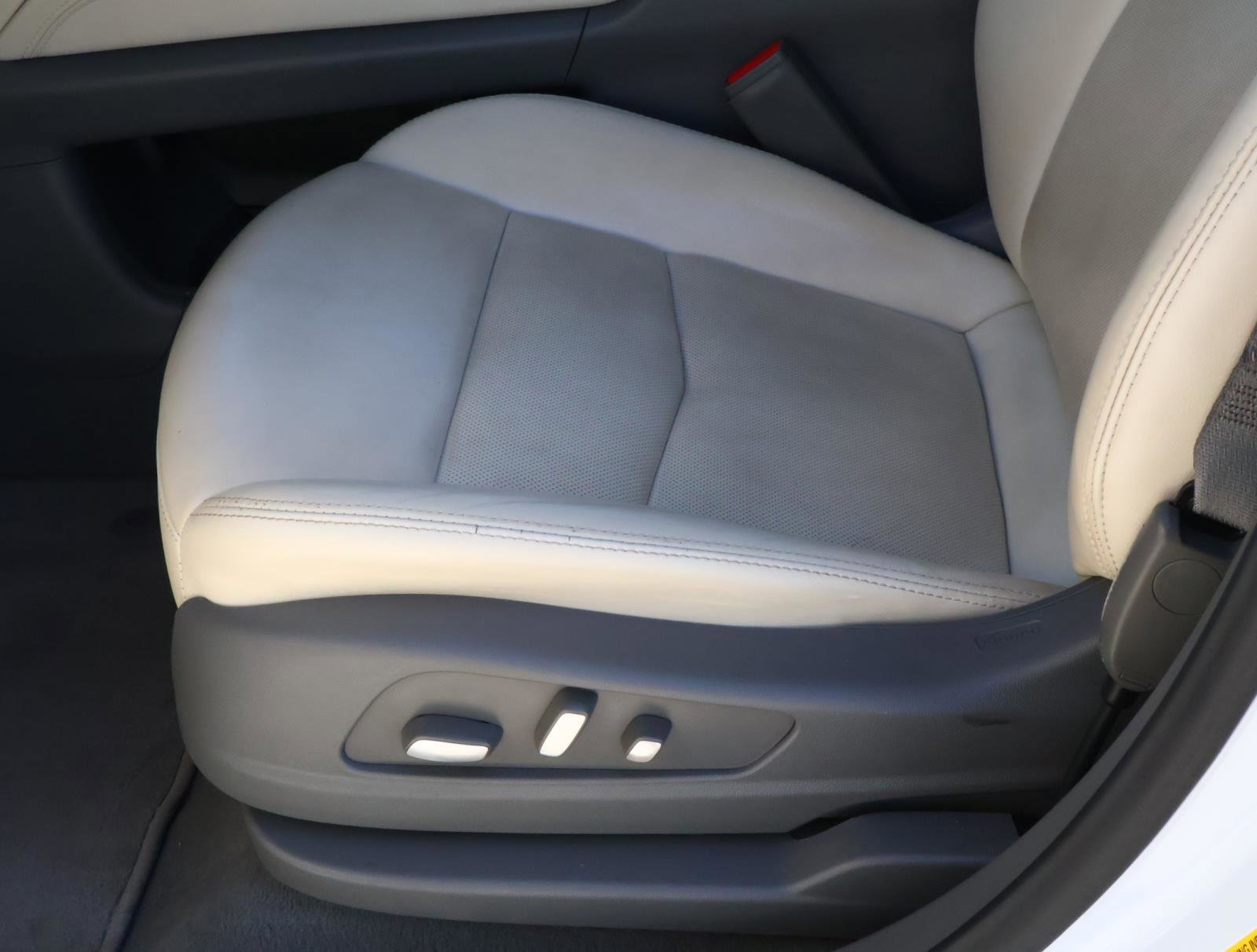 Certified 2022 Cadillac XT5 Premium Luxury w/ Technology Package image 20