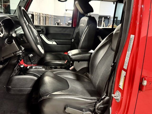 Used 2015 Jeep Wrangler Unlimited Sahara image 29