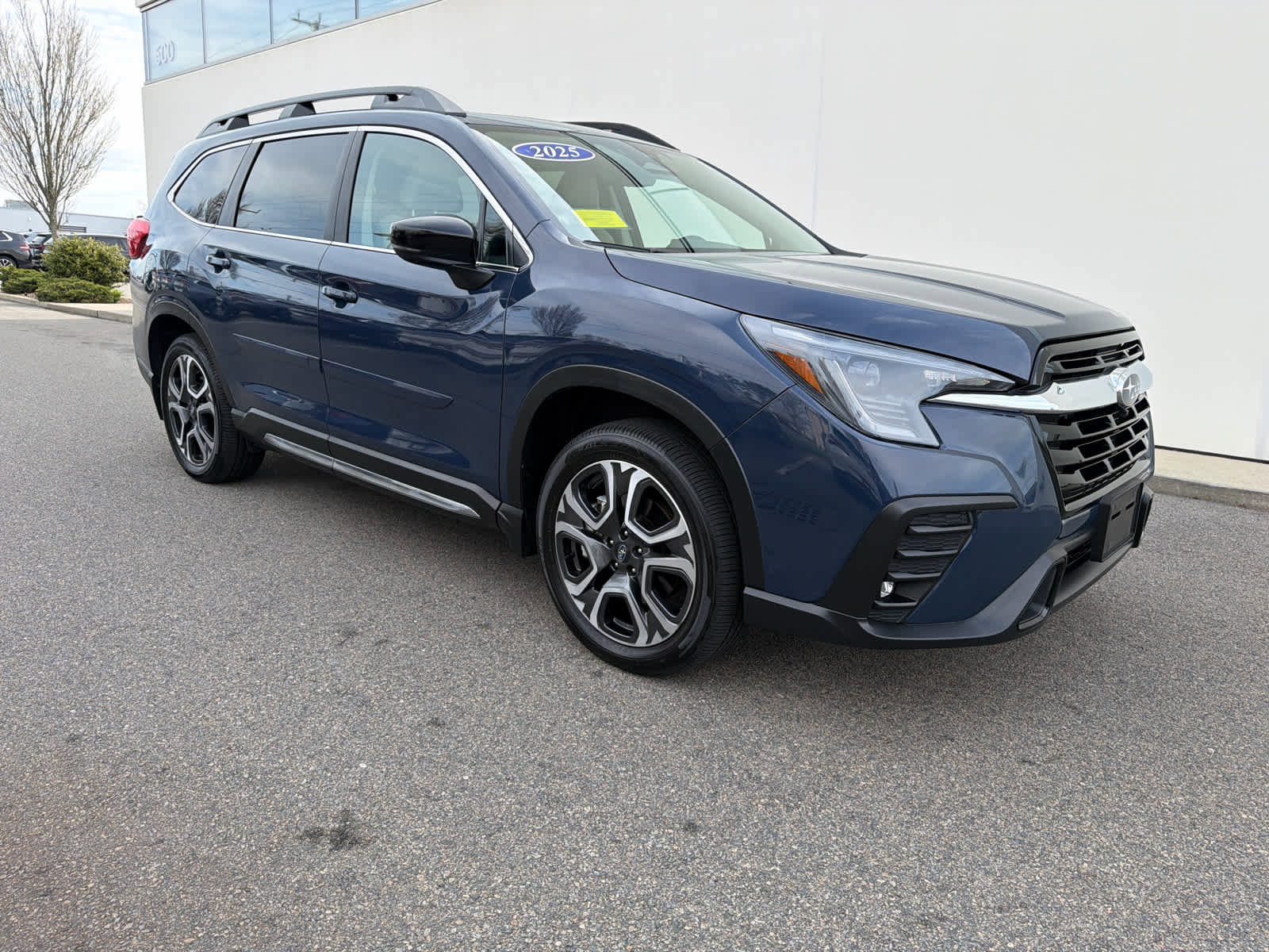 Used 2025 Subaru Ascent Limited AWD/4WD image 2