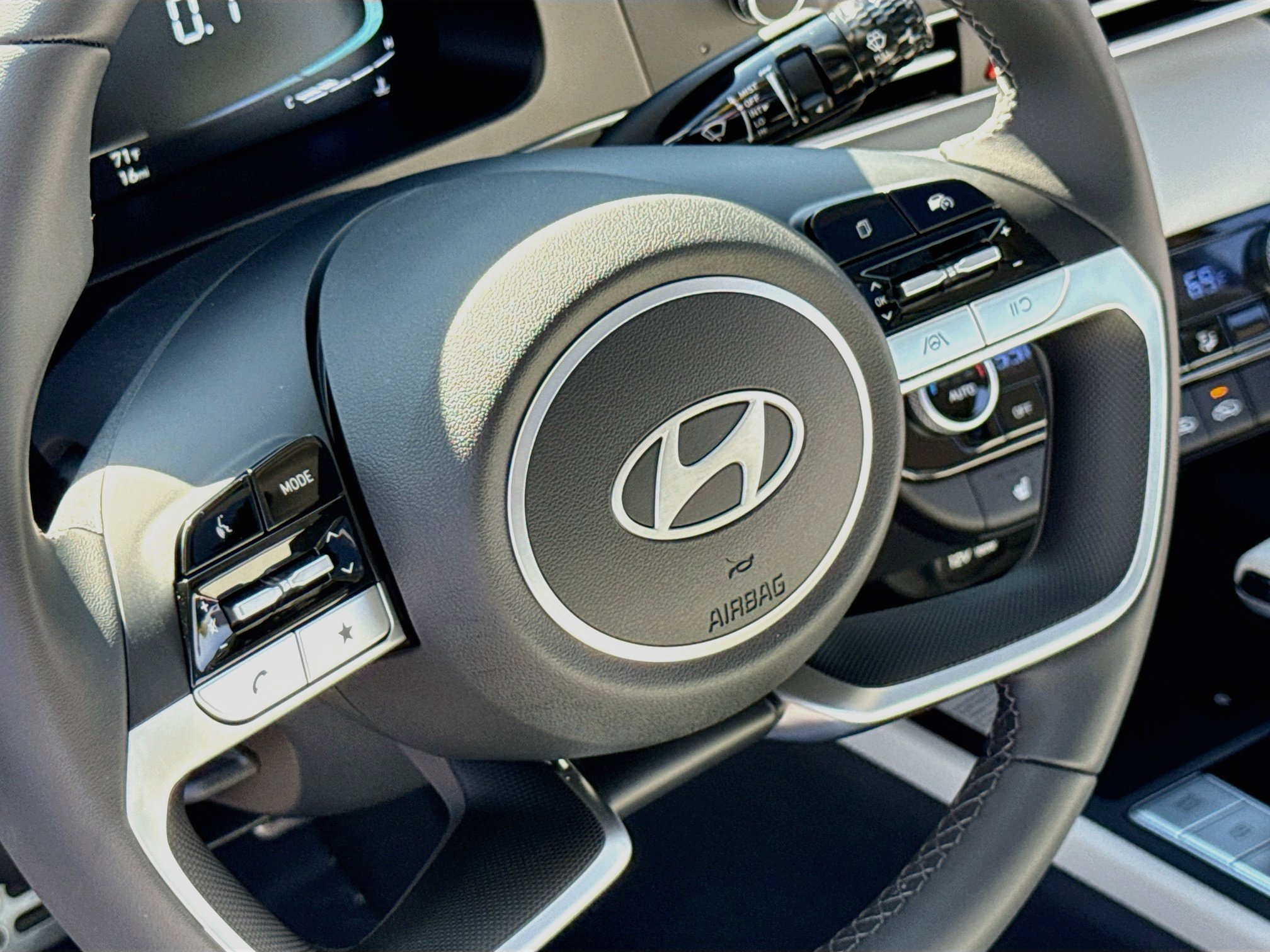 New 2026 Hyundai Elantra SEL Sport FWD image 5