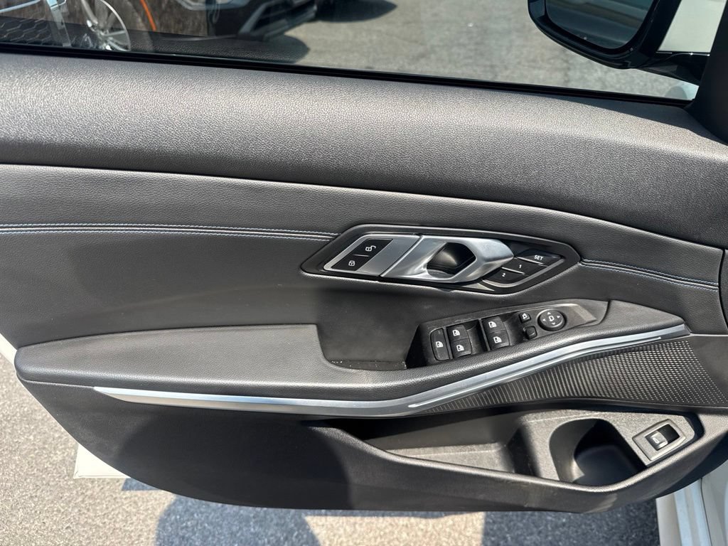 Used 2019 BMW 330i xDrive Sedan w/ M Sport Package AWD/4WD image 38
