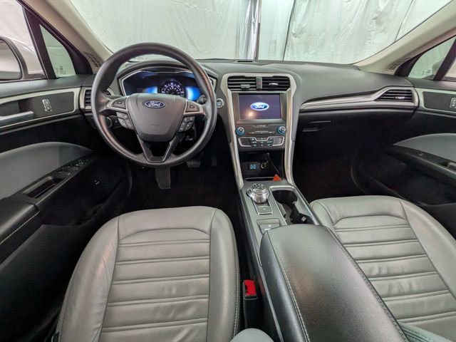 Used 2020 Ford Fusion SE image 12