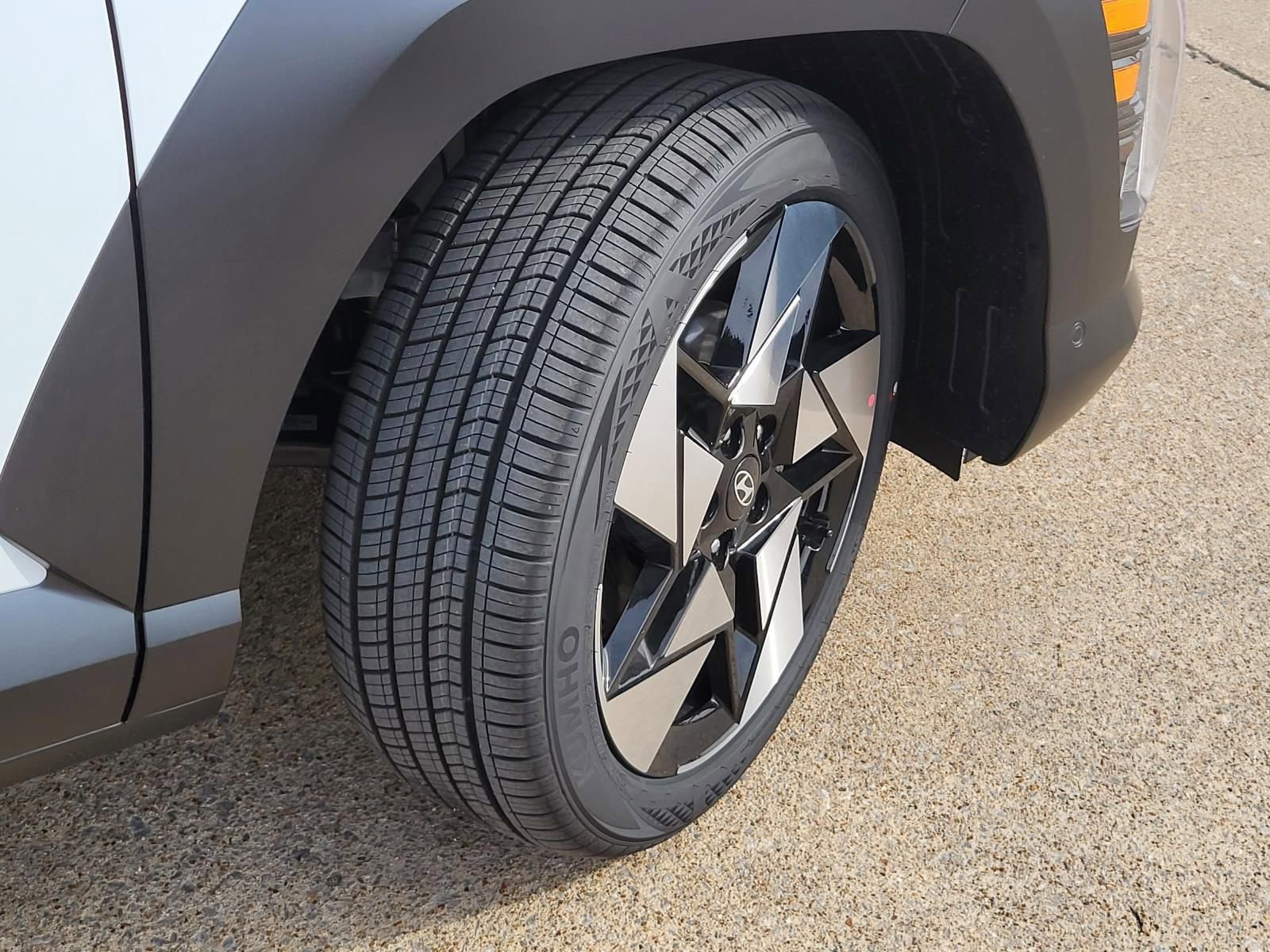 New 2026 Hyundai Kona Limited FWD image 7
