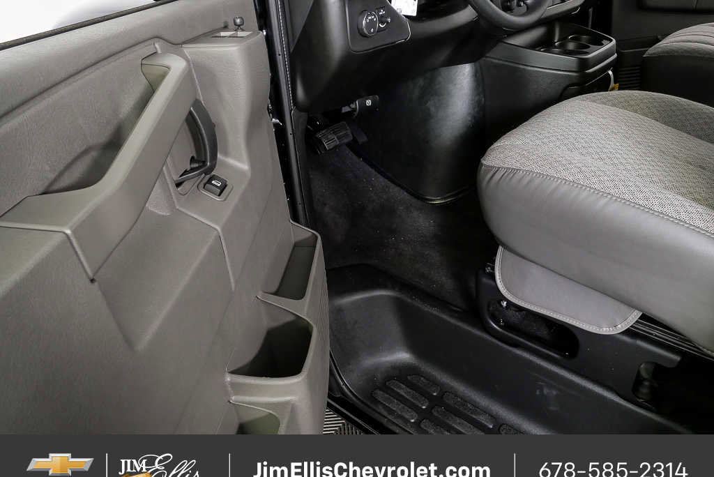 New 2025 Chevrolet Express 3500 LT w/ LT Preferred Equipment Group image 7