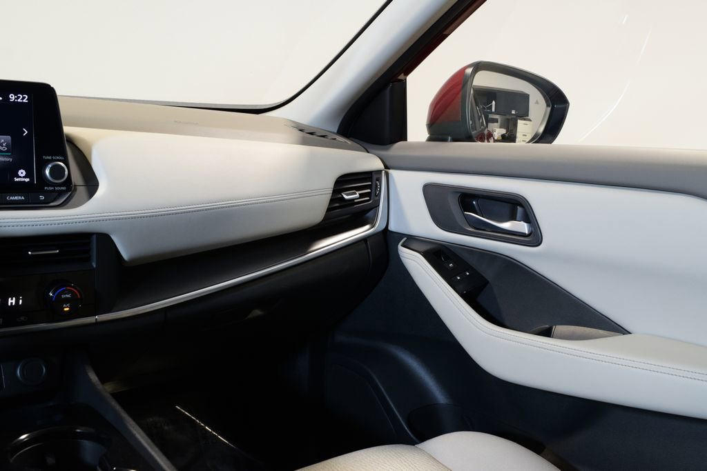 Used 2025 Nissan Rogue SV AWD/4WD image 15