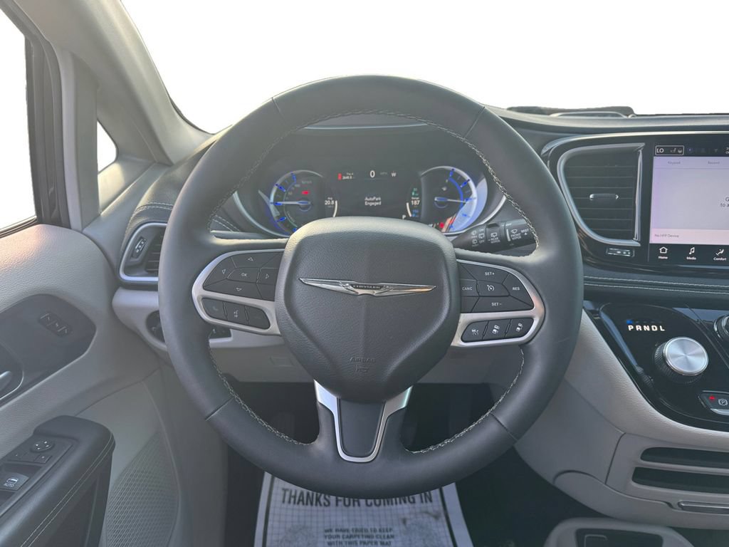 Used 2024 Chrysler Pacifica Limited FWD image 14