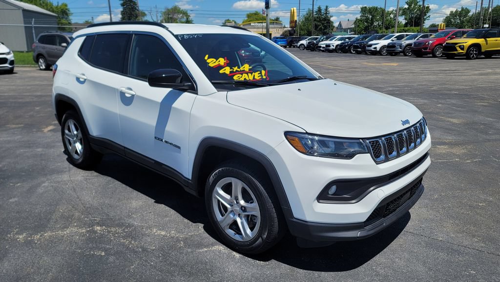 Used 2024 Jeep Compass Latitude AWD/4WD image 16