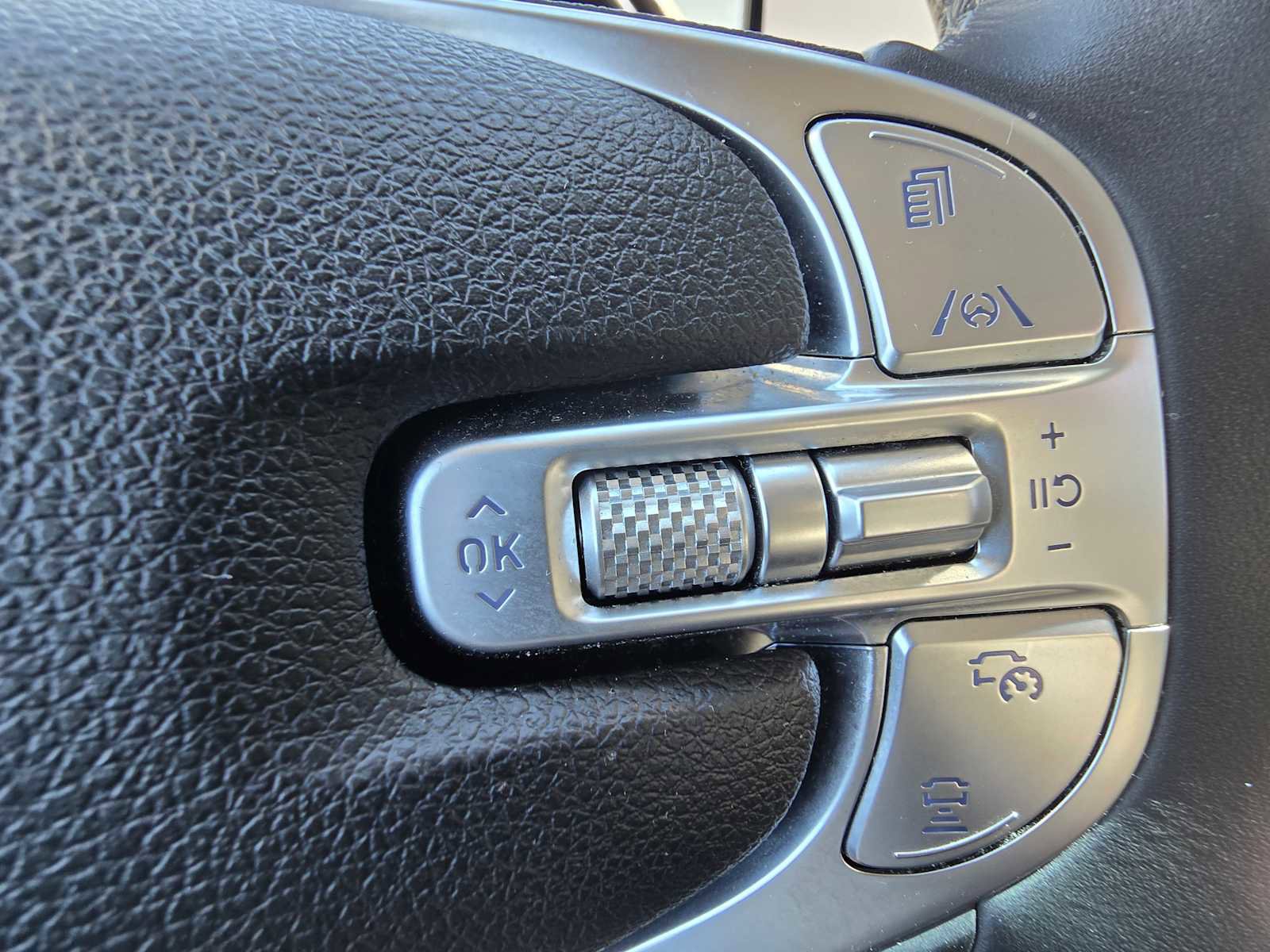 Used 2025 Genesis GV70 2.5T AWD/4WD image 26