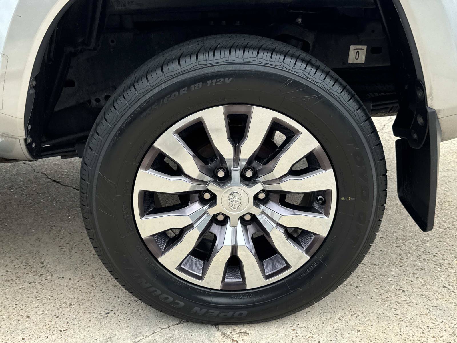 Used 2021 Toyota Tacoma Limited RWD image 4