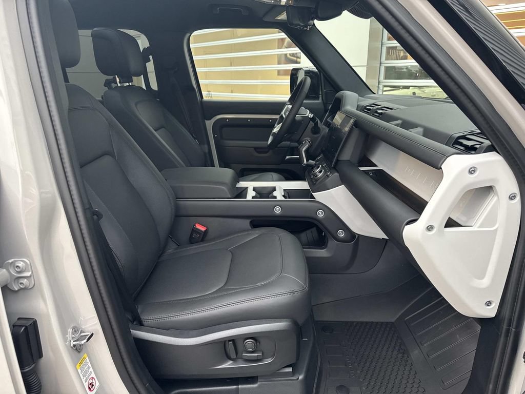 New 2026 Land Rover Defender 110 X-Dynamic SE AWD/4WD image 9