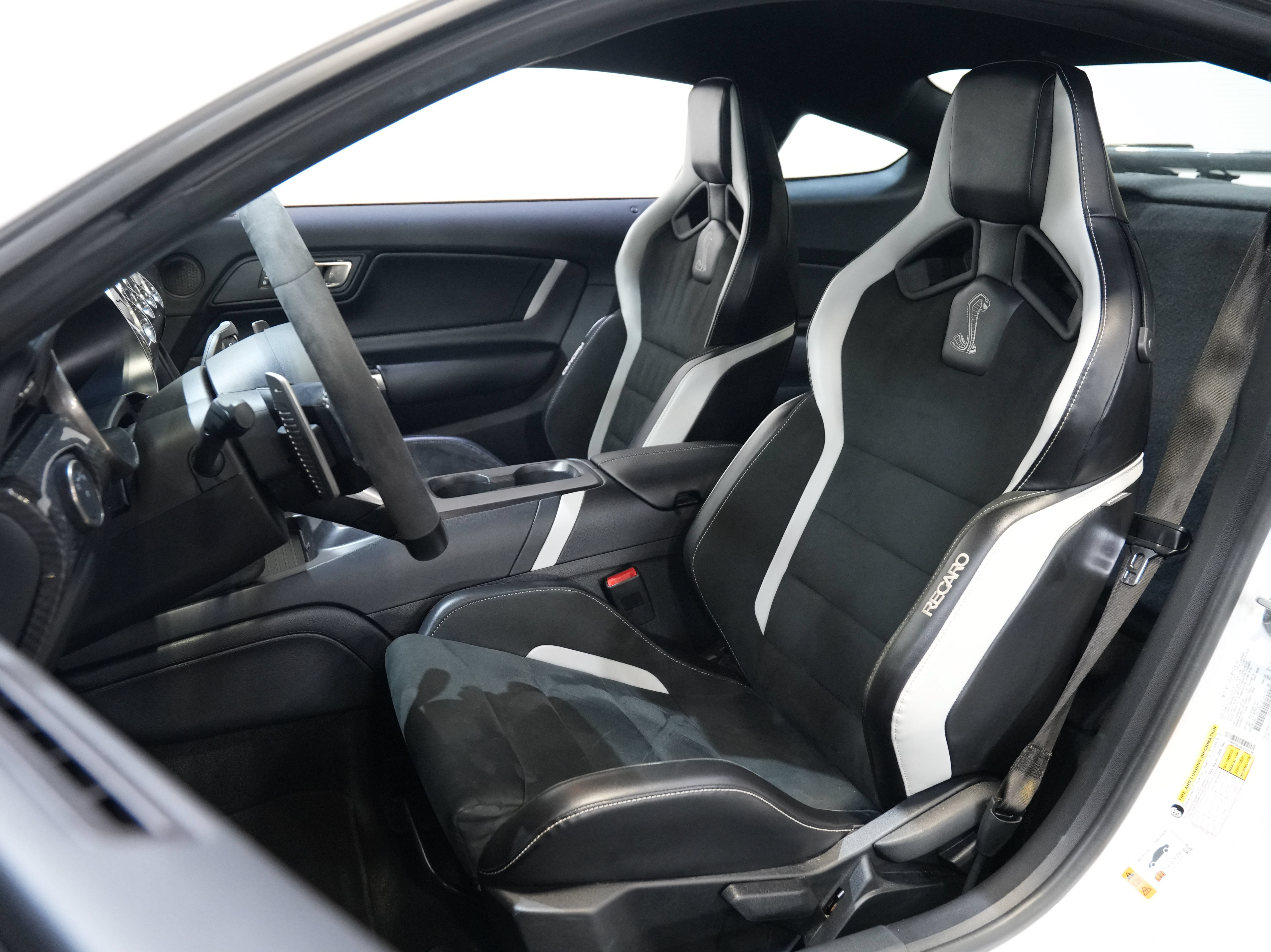 Used 2020 Ford Mustang Shelby GT500 w/ Carbon Fiber Track Pack RWD image 27