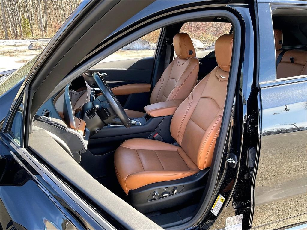 Used 2024 Cadillac XT4 Sport AWD/4WD image 10