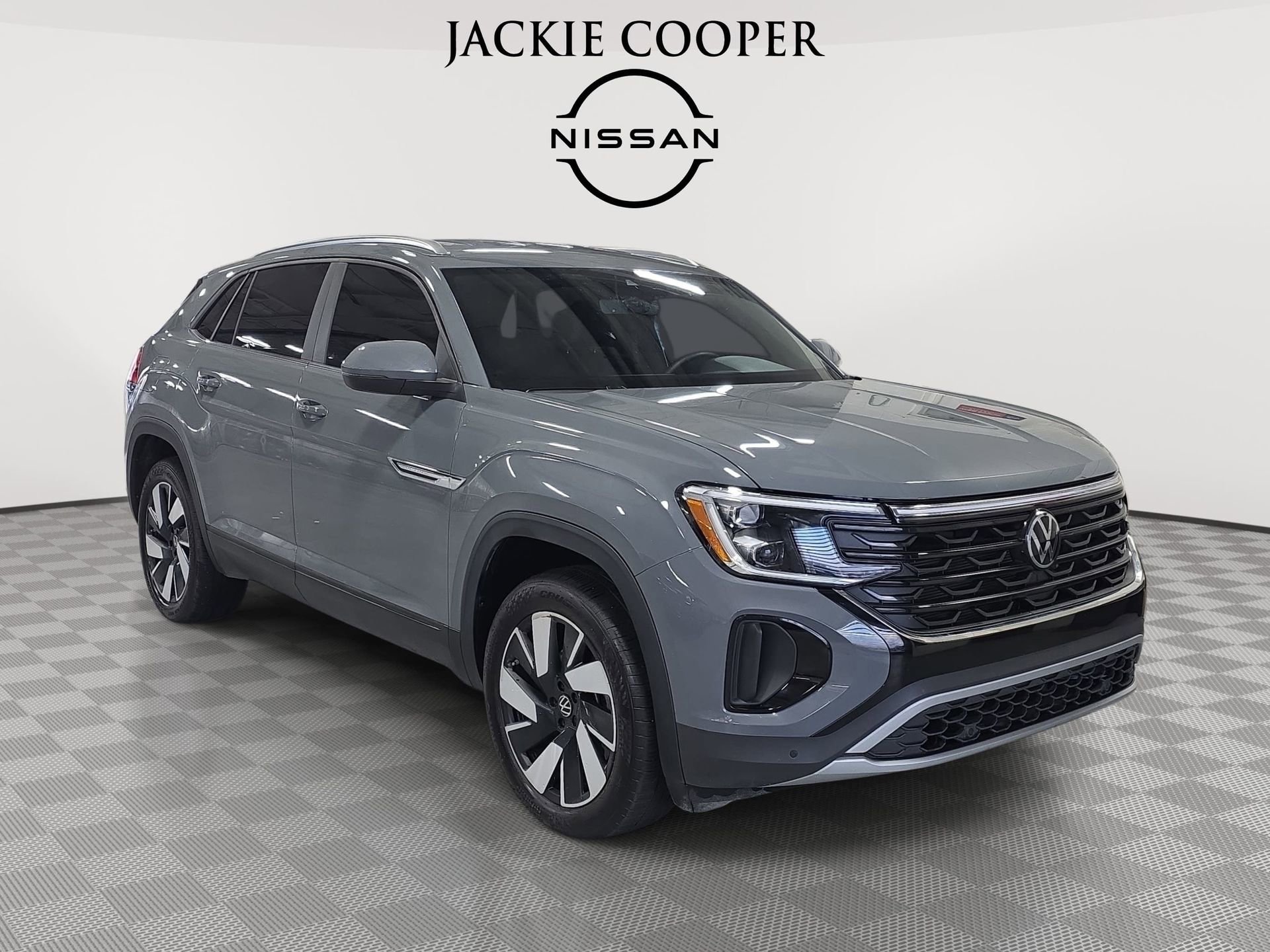 Used 2025 Volkswagen Atlas Cross Sport SE image 3