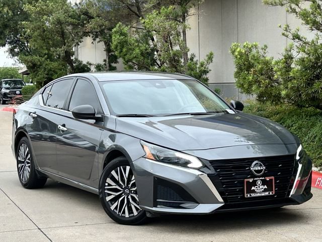 Used 2024 Nissan Altima 2.5 SV FWD image 2