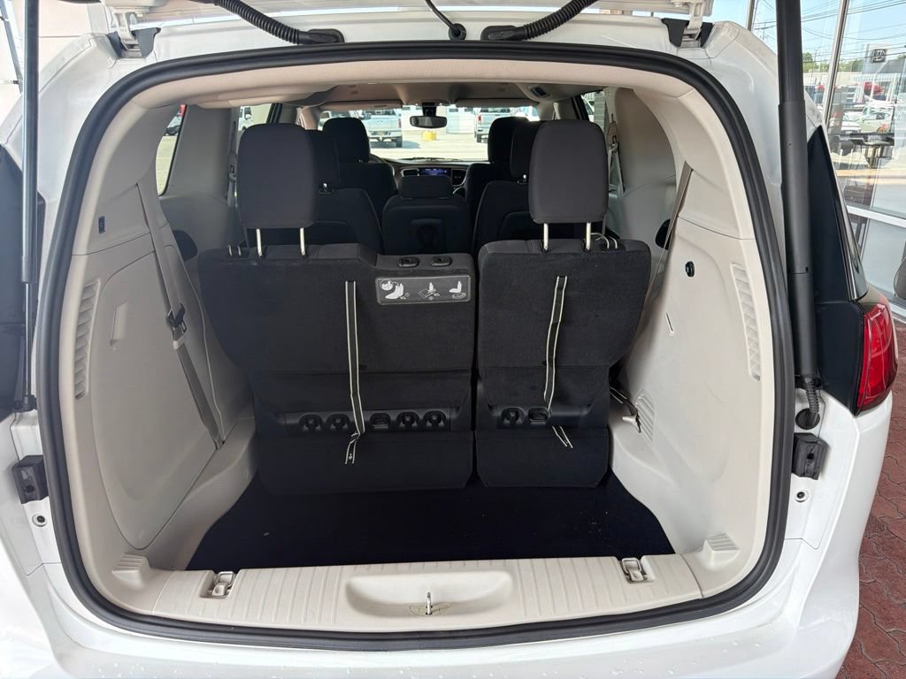 Used 2018 Chrysler Pacifica Touring Plus FWD image 8