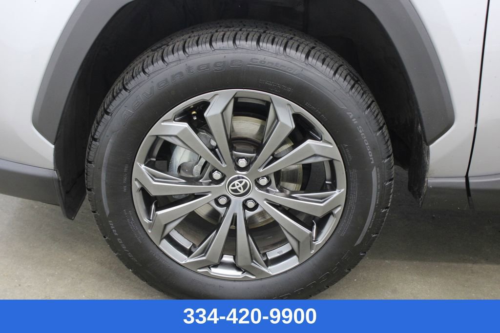 Used 2022 Toyota RAV4 XLE Premium image 28