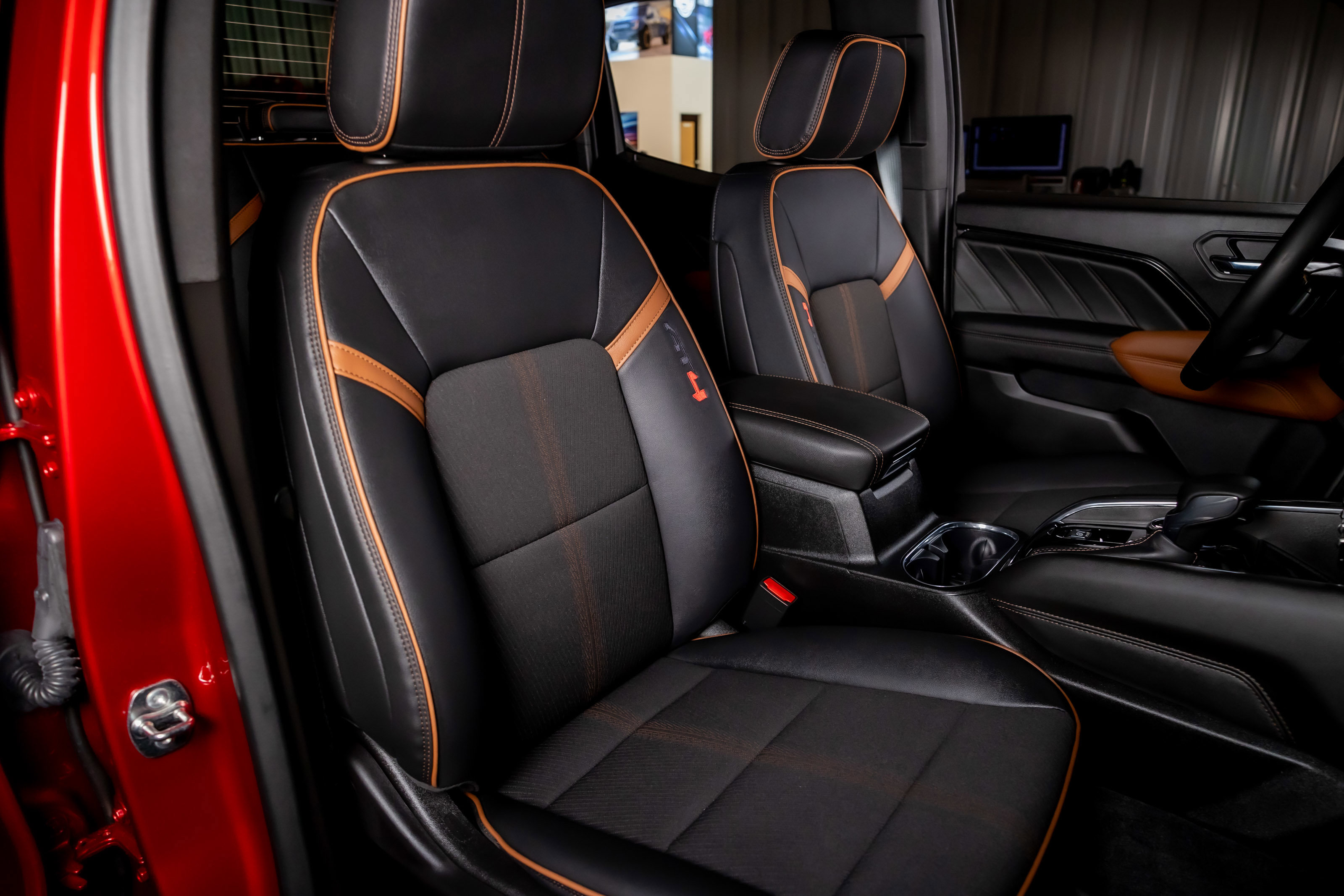 Used 2026 GMC Canyon AT4 w/ Nightfall Essentials Package image 21