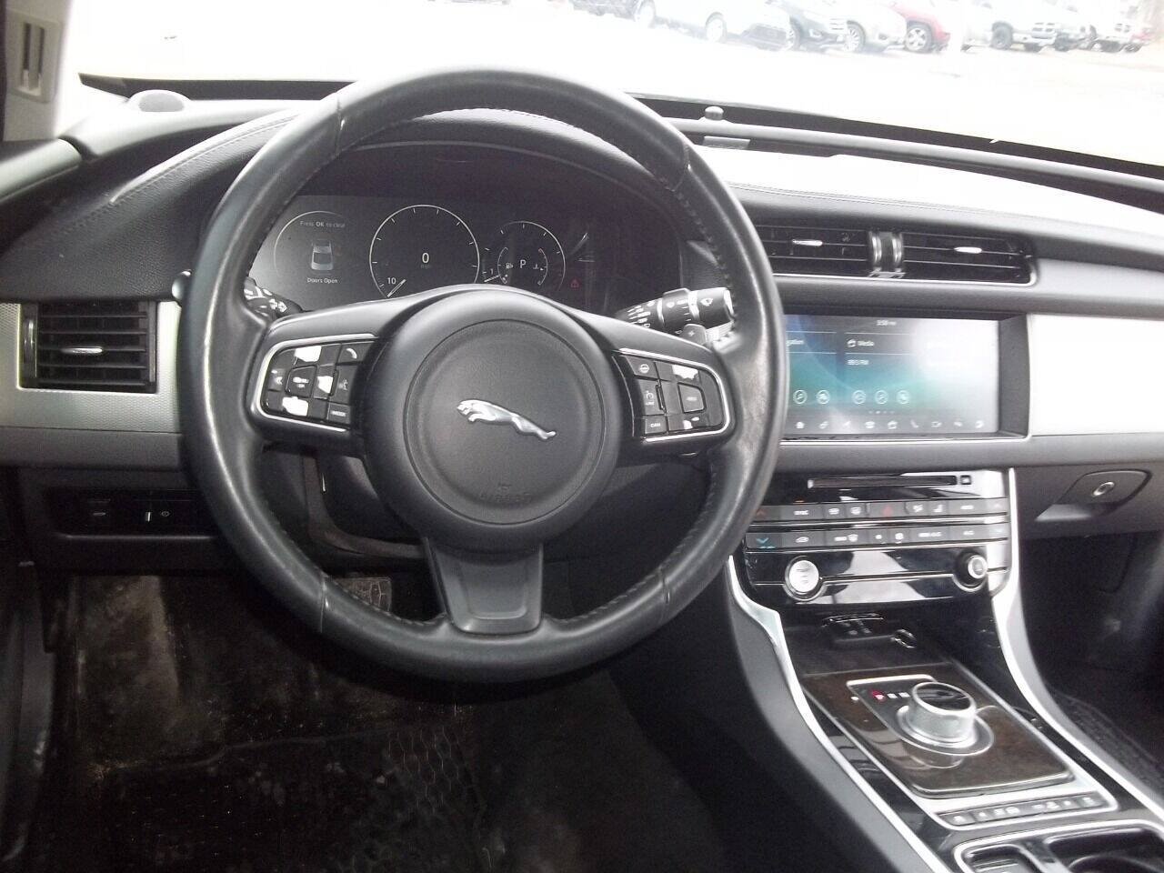 Used 2016 Jaguar XF Prestige AWD/4WD image 12