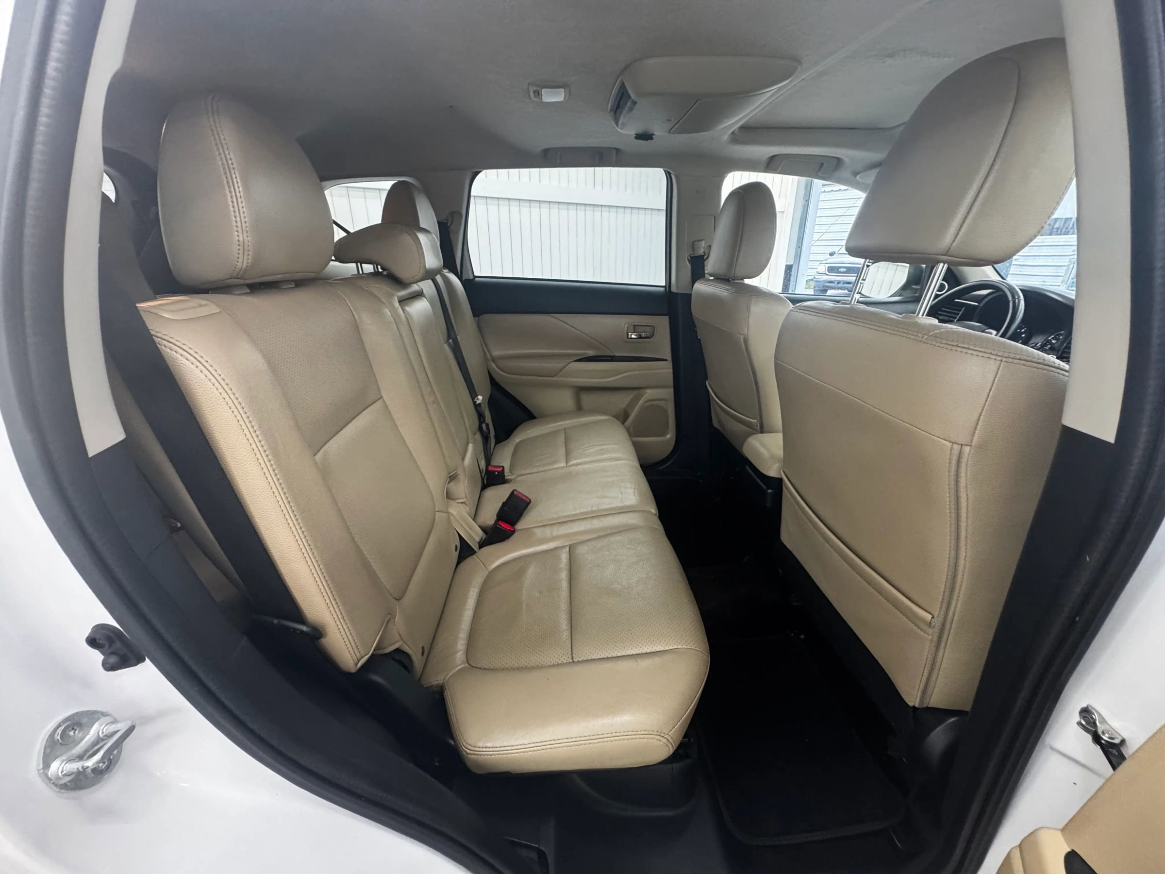 Used 2014 Mitsubishi Outlander SE image 12