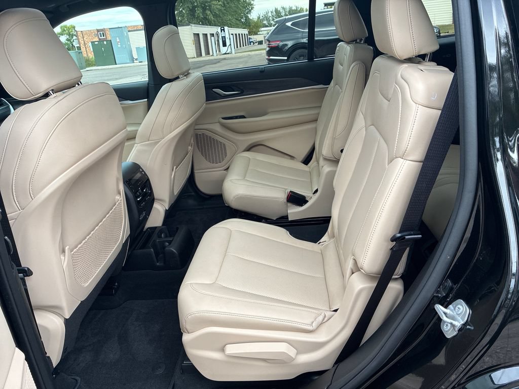 Used 2025 Jeep Grand Cherokee L Limited w/ Luxury Tech Group II AWD/4WD image 26