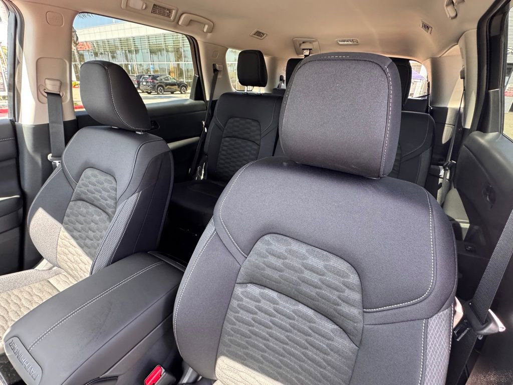 New 2025 Nissan Pathfinder SV image 10