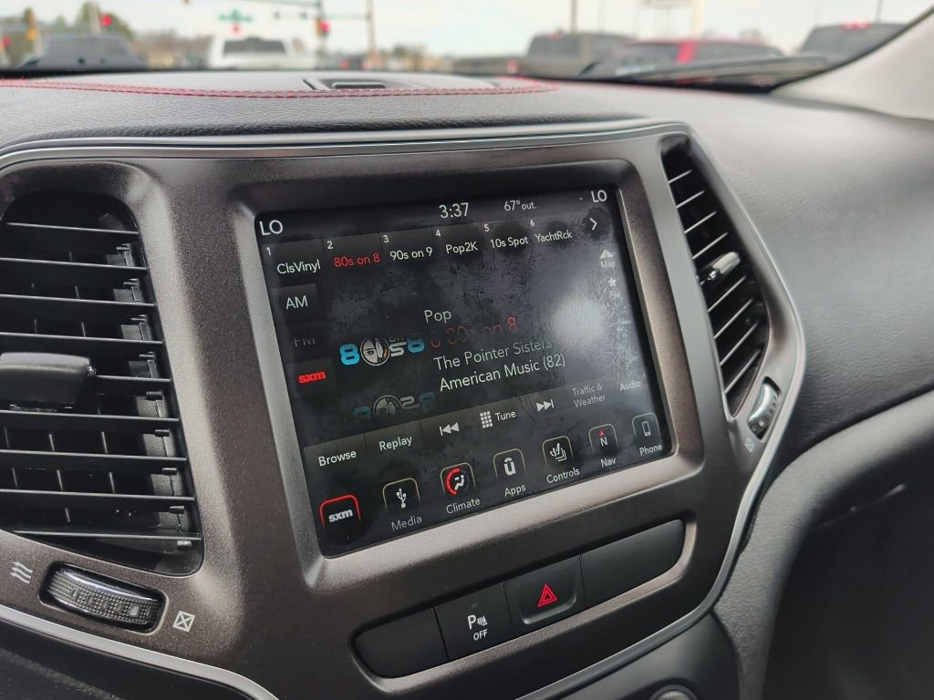 Used 2019 Jeep Cherokee Trailhawk w/ Cold Weather Group AWD/4WD image 14