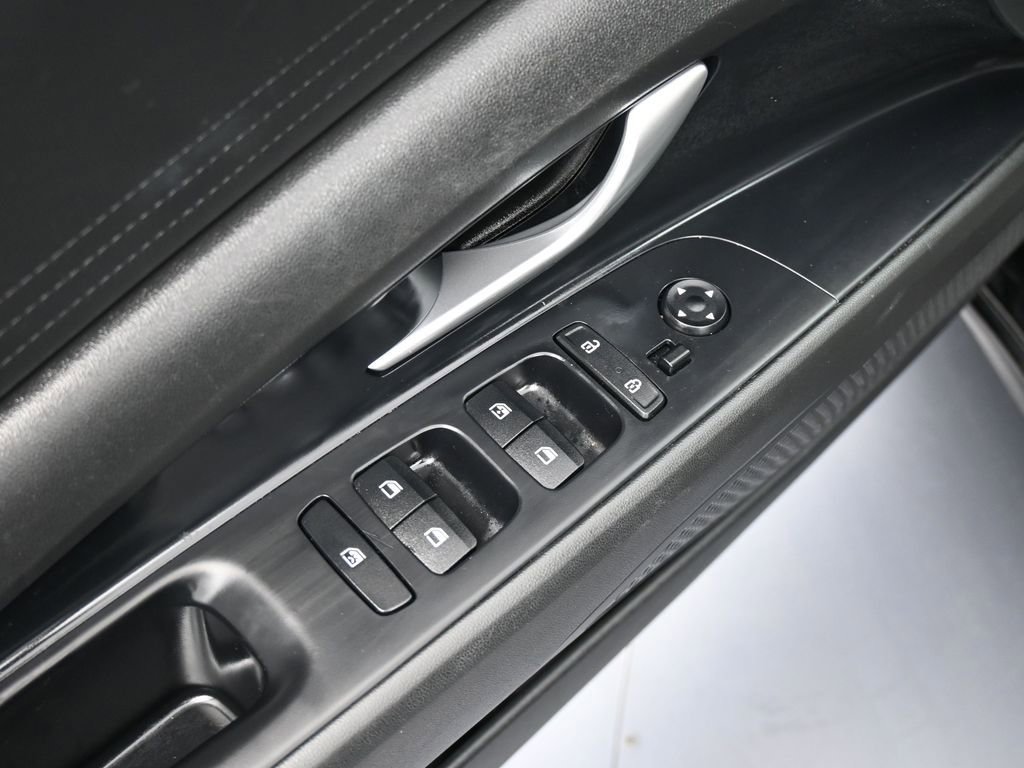 Used 2023 Hyundai Elantra SEL image 16