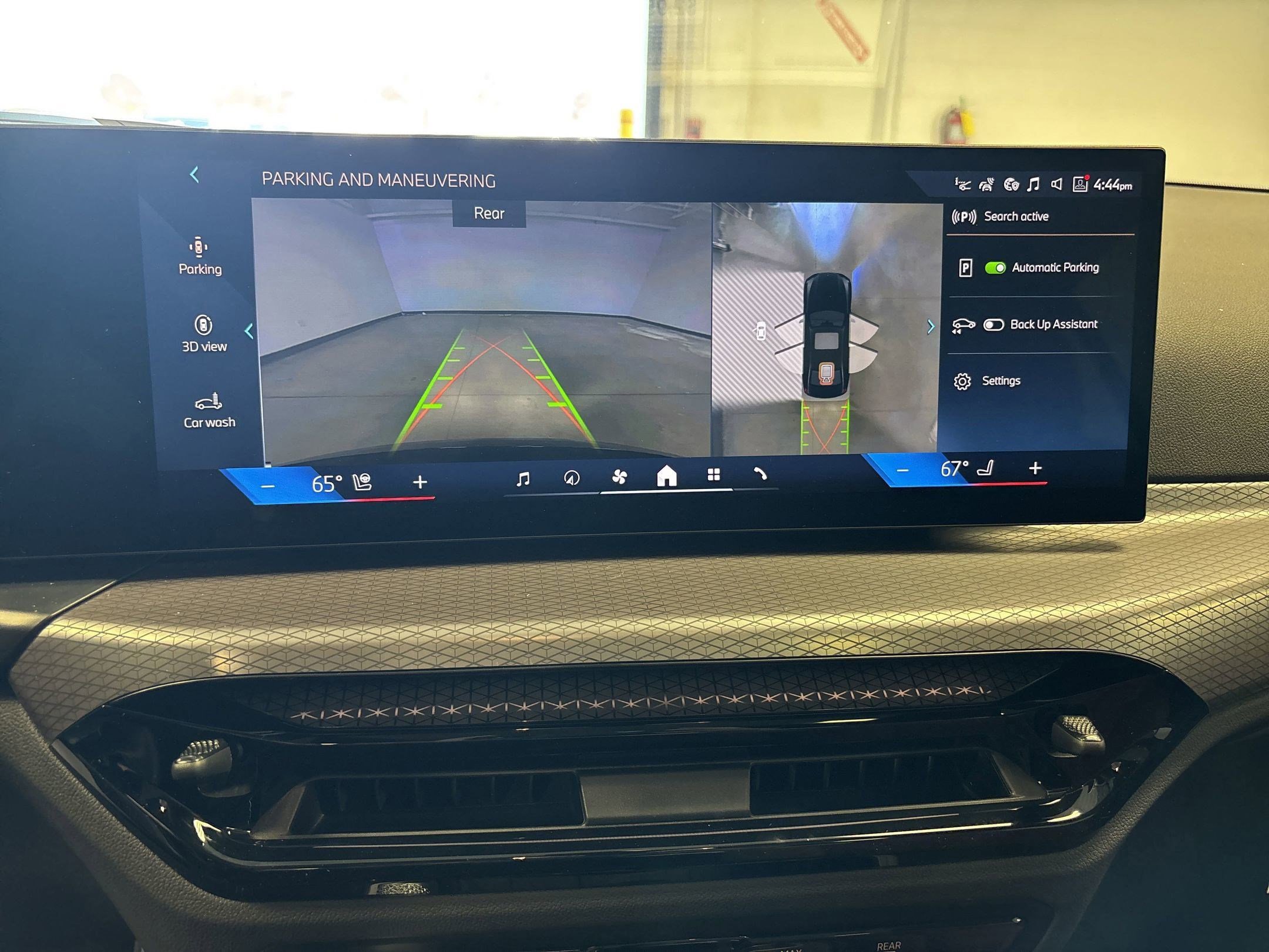 Used 2025 BMW 330i Sedan w/ M Sport Package image 32