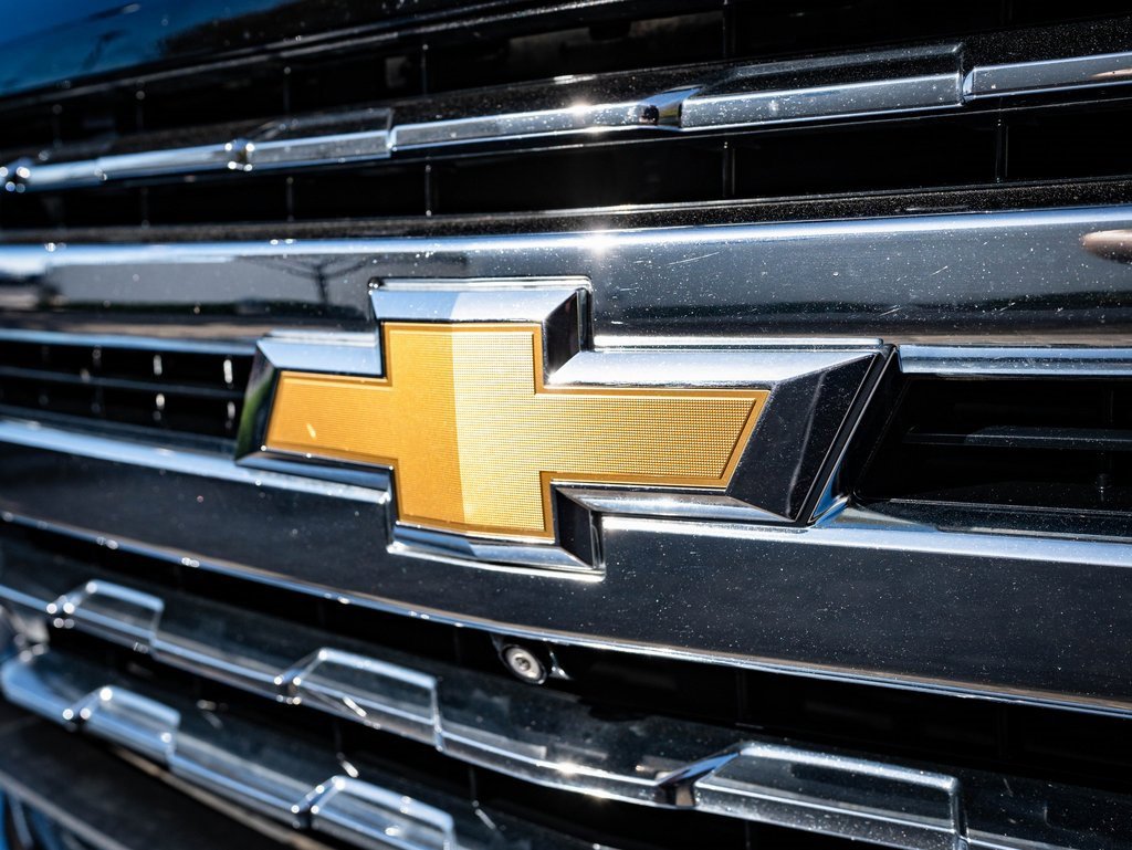 Used 2020 Chevrolet Silverado 1500 LTZ w/ LTZ Premium Package image 3