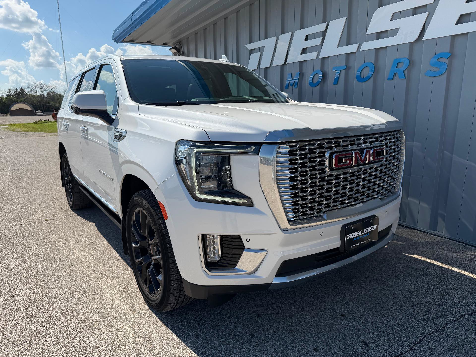 Used 2022 GMC Yukon Denali AWD/4WD image 4
